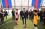 Mahalle Ligi Turnuvasının santra vuruşunu Başkan Yılmaz yaptı 