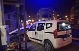 Ayvalık'ta etkili olan kuvvetli fırtına 5 katlı bir apartmanın çatısını uçurdu