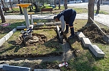 Burhaniye Belediyesi Park ve Bahçeler Müdürlüğü tarafından yürütülen çalışmalar devam ediyor