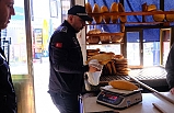 Ayvalık Belediyesi Zabıta Ekiplerinden Hijyen ve Gramaj Denetimi