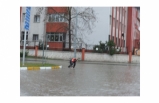 Burhaniye’de Sağanak Yağmur Yolları Göle Çevirdi