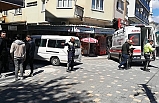 Edremit'te minibüsün altına giren kurye hastaneye kaldırıldı  