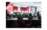 Burhaniye’de Amatörler Korosu İzleyenleri Coşturdu