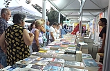 Burhaniye'de kitap fuarı coşkusu. Gece fuar, gündüz piknik ve deniz