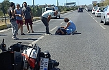 Edremit'te motosiklet kazasında sürücünün yardımına çevredekiler koştu  