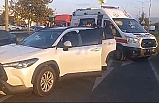 Edremit’te kadın sürücü kırmızı ışıkta otobüse çarptı: 1 yaralı