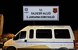 Ayvalık’ta 18 düzensiz göçmen 1 organizatör yakalandı
