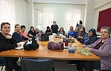 Burhaniye’de Halk Eğitimde hazırlanan oyaların ödül alması kurslara ilgiyi artırdı