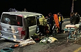 Edremit'te minibüs orta refüje çarptığı kazada, 1 kişi hayatını kaybetti