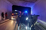 Edremit’te otomobilin yan döndüğü kazada, 2 kişi yaralandı