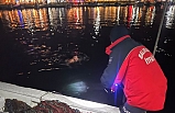Erdek'te gece denize giren kişiyi, itfaiye çıkardı