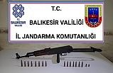 Jandarma operasyonunda kaleşnikof ele geçirildi! 31 şüpheli yakalandı