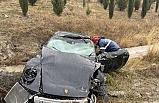 Balıkesir Altıeylül'de otomobil şarampole uçtu: 1 yaralı
