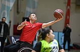 Balıkesir'de Başkan Akın, 3 Aralık özel günde özürlülerle basketbol oynadı!