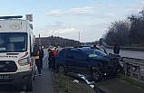 Susurluk'ta otomobil yoldan çıkarak bariyerlere çarptı: 1 yaralı