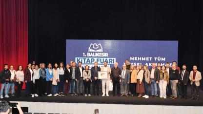 1.Balıkesir Kitap Fuarı tüm ihtişamıyla sürüyor
