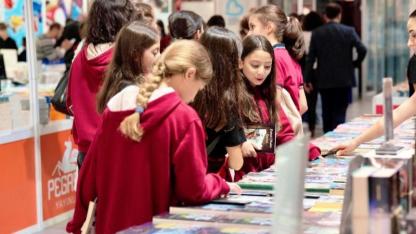 1.Balıkesir Kitap Fuarı, yazarları okuyucularıyla buluşturmaya devam ediyor