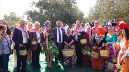 20. Ayvalık Uluslararası Zeytin Hasat Festivali’mizin ilk zeytin hasadını gerçekleştirdik.