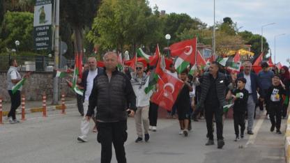 Ayvalık’ta Özgür Filistin İçin Yürüdüler