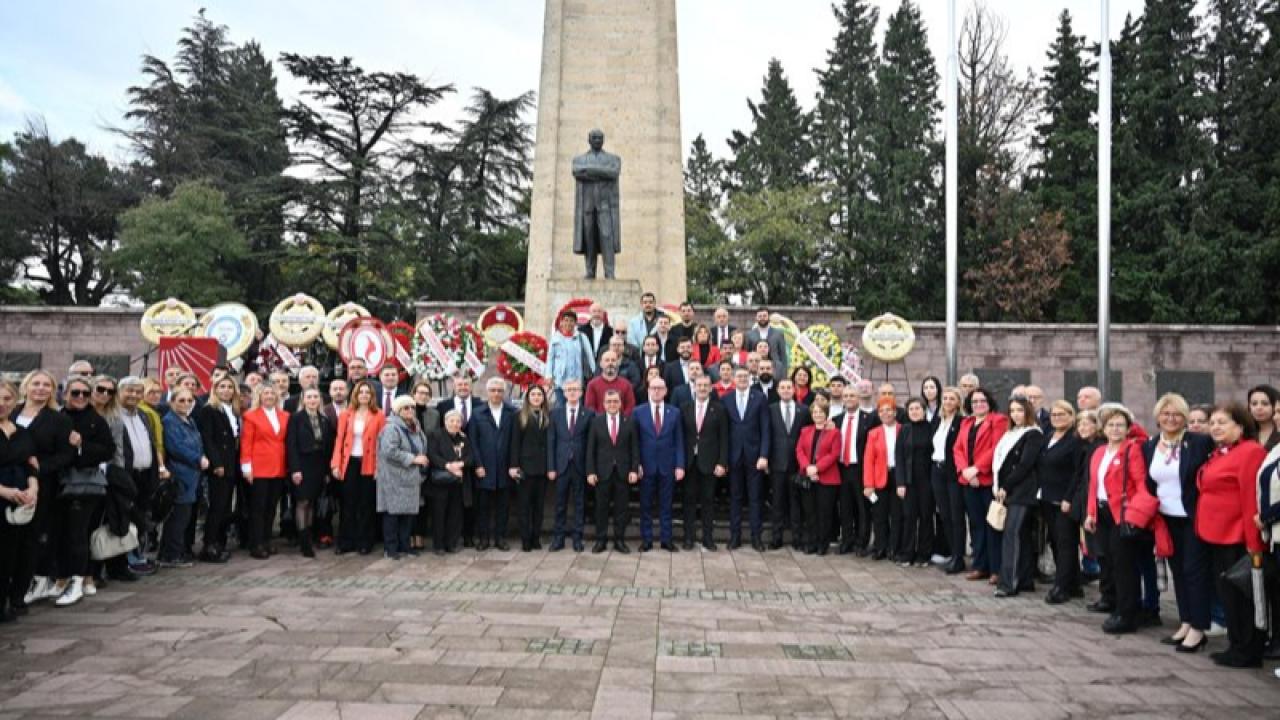 Balıkesir'de 29 Ekim coşkusu çelenk sunumu ile başladı