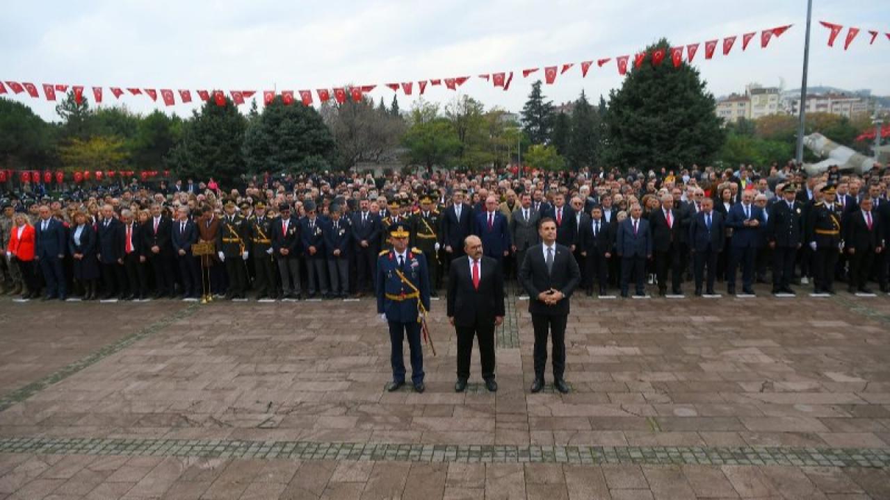 Balıkesir'de 29 Ekim coşkusu çelenk sunumu ile başladı