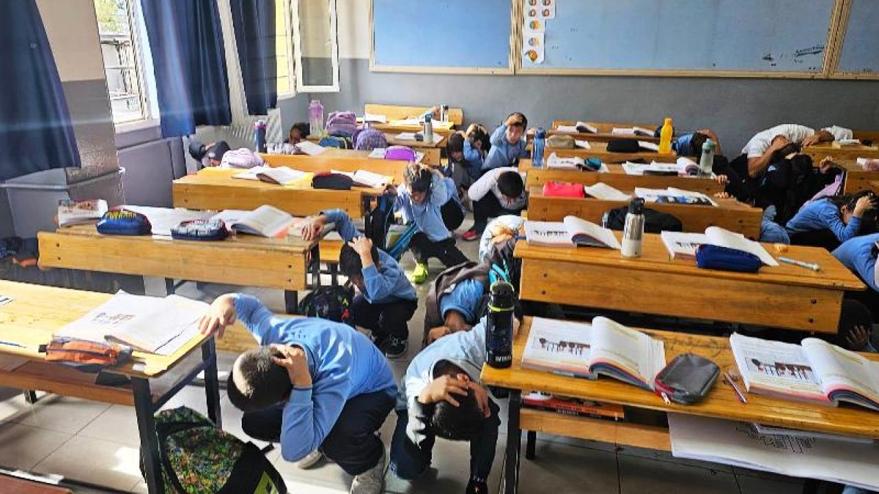 Balıkesir&#039;de Tüm Okullarda Eş Zamanlı Deprem Tatbikatı Gerçekleştirildi