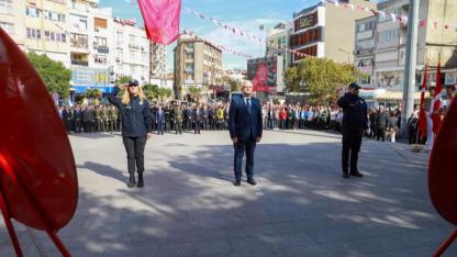 Burhaniye'de 29 Ekim Cumhuriyet Bayramı çelenk töreni düzenlendi