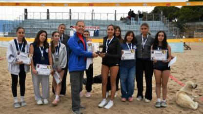 Büyükşehir Belediyesi, Dünya Kız Çocukları Gününde kız çocuklarına voleybol heyecanı yaşattı