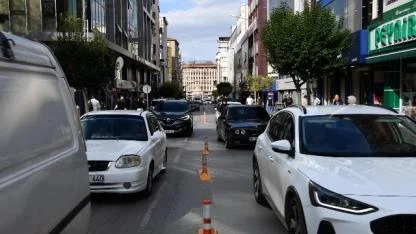 Büyükşehir'den çift sıra park sorununa çözüm