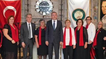 Cumhuriyet Coşkusu Ayvalık’ta Annelerle Buluştu