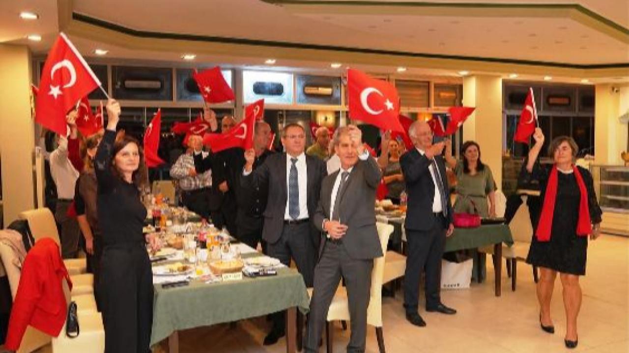 Cumhuriyet Coşkusu Ayvalık’ta Annelerle Buluştu