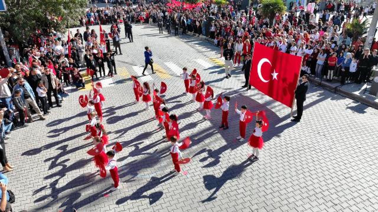 Cumhuriyetimizin 102. Yılı Burhaniye'de Coşkuyla Kutlandı
