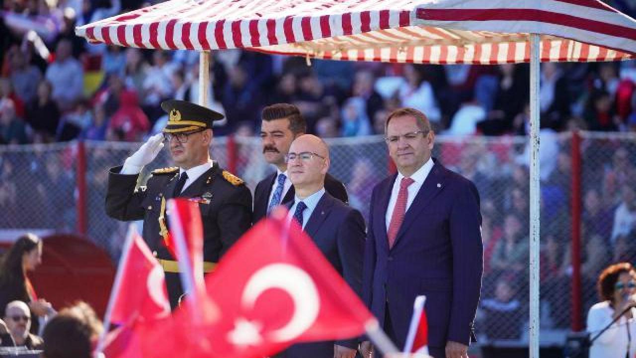 Cumhuriyet’in Aydınlık Yüzü Ayvalık’ta Coşkuyla Kutlandı