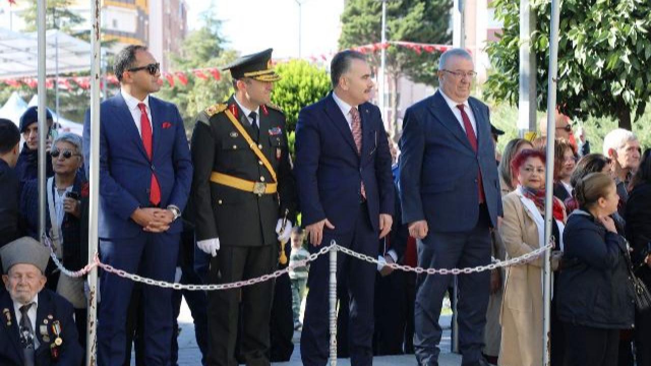 Edremit’te Cumhuriyet’in 102. Yılı Coşkuyla Kutlandı