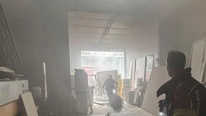 Edremit’te mobilya mağazasında yangın