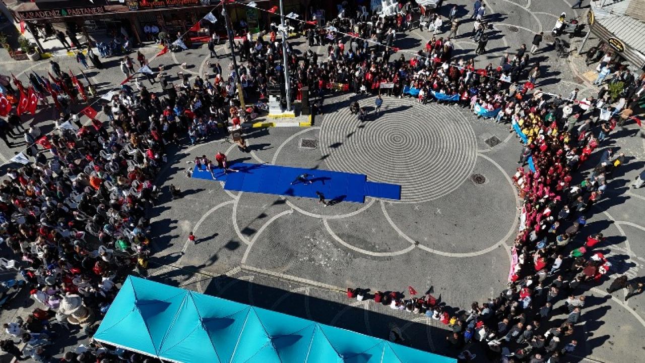 Havran’da 102. Cumhuriyet Yılı Coşkusu, Hamambaşı Meydanı’nı boş bırakmadı