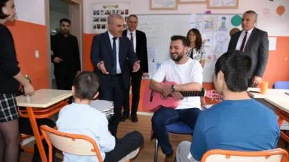 İl Millî Eğitim Müdürü  Murat Demir Özel Eğitim Uygulama Okulunu ziyaret etti.