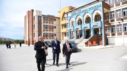 İl Millî Eğitim Müdürü Murat Demir’den Ayvalık Mehmet Akif Ersoy Ortaokulu’na Ziyaret