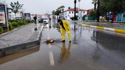 Kuzey Ege’de Etkili Olan Yağışa Ayvalık Belediyesi’nden Anında Müdahale