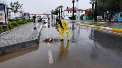 Kuzey Ege’de Etkili Olan Yağışa Ayvalık Belediyesi’nden Anında Müdahale