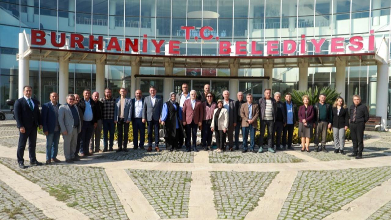 Muhtarlar Burhaniye Belediyesinde Bir Araya Geldi