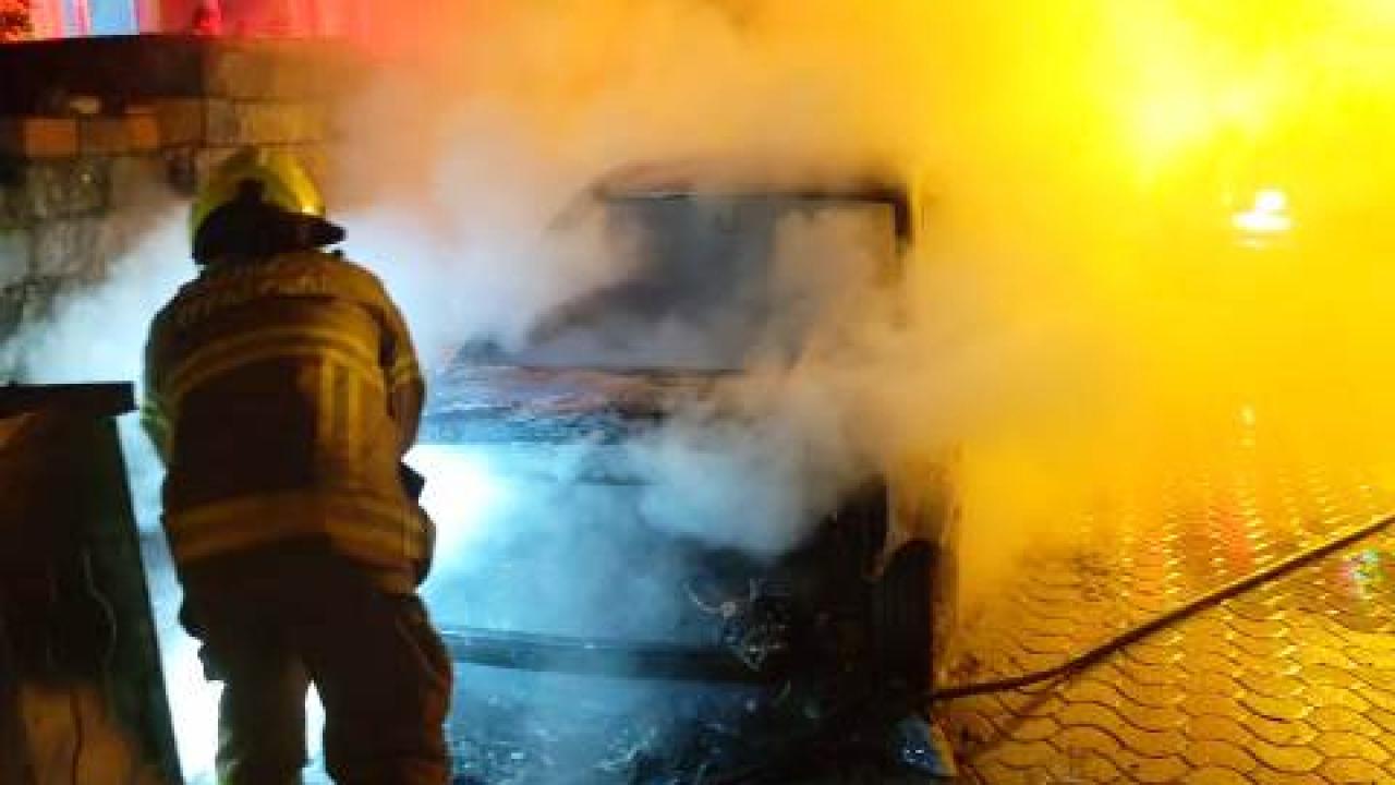 Manyas’ta da bir araç yandı