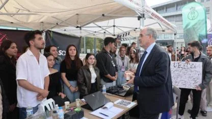 Rektör Prof. Dr. İsmail Boz, Öğrenci Topluluklarının Stantlarını Ziyaret Etti