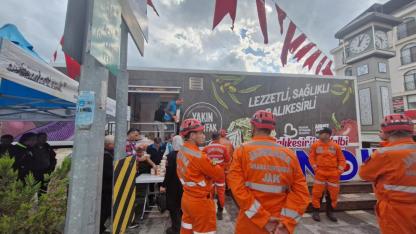Sındırgı'da Büyükşehir Belediyesi 107 araç, 242 personelle bölgede