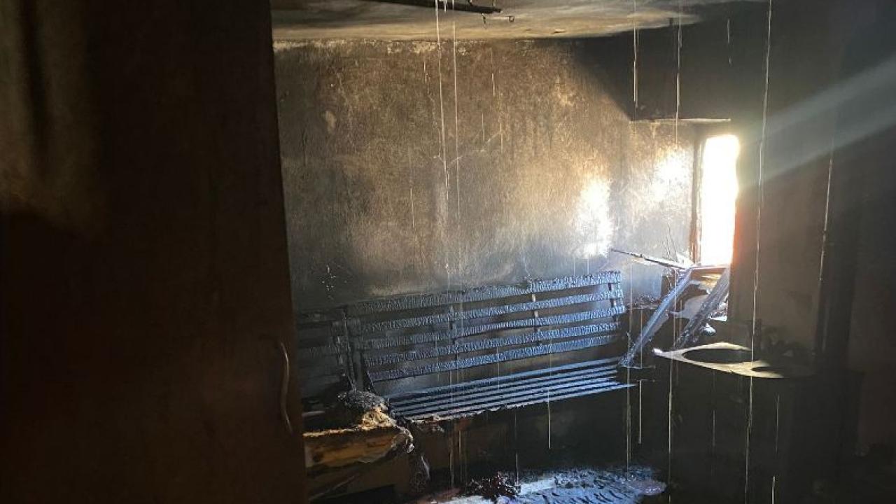 Sındırgı’da çıkan yangını evi kullanılamaz hale getirdi.