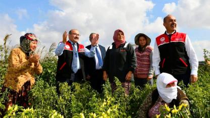 Vali İsmail Ustaoğlu’dan çat kapı çiftçi ziyareti