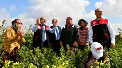 Vali İsmail Ustaoğlu’dan çat kapı çiftçi ziyareti