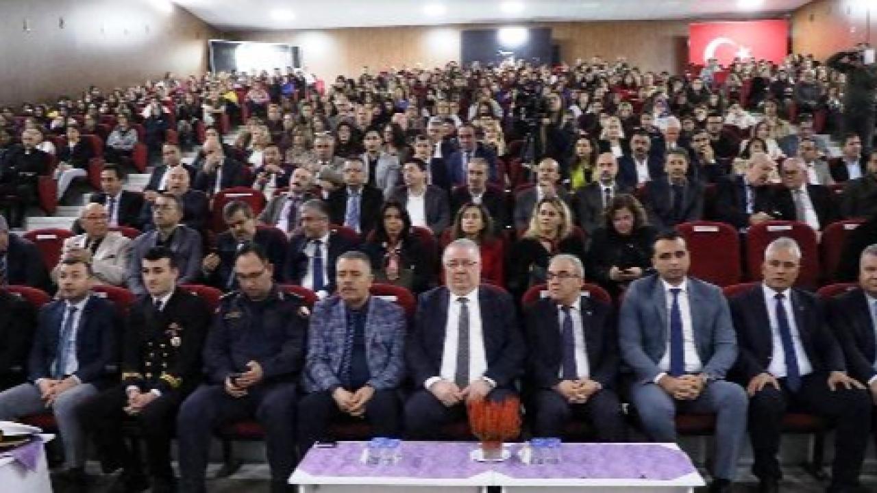 24 Kasım Öğretmenler Günü Programı Edremit’te Coşku İçinde Kutlandı