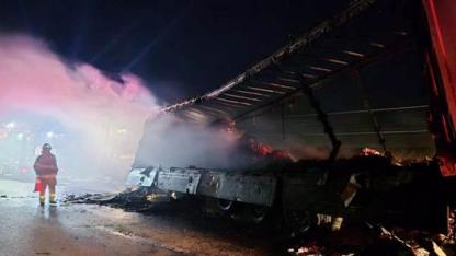 Ateş Savaşçıları Dorse Yangınına Böyle Koştu