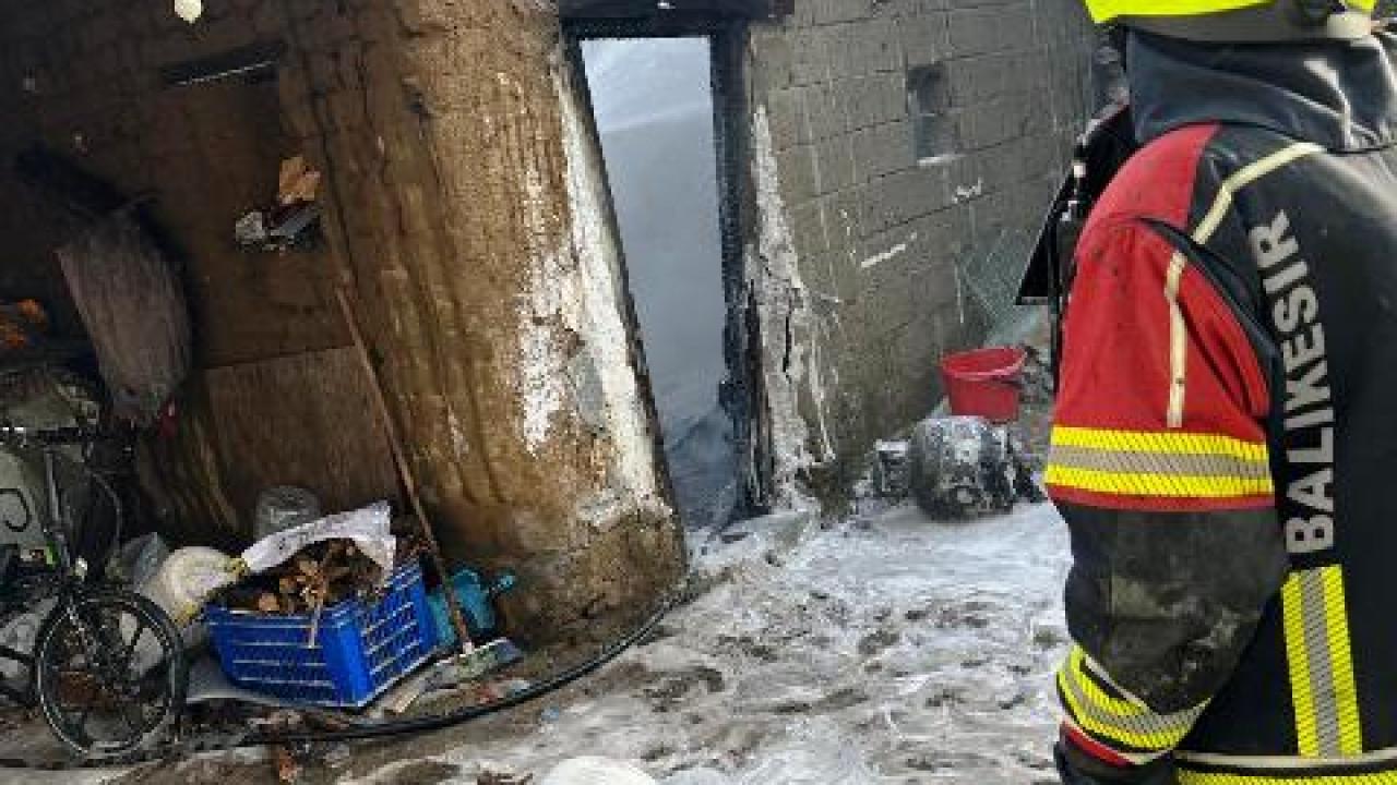 Ayvalık’ta depo yangını itfaiye ekiplerinin müdahalesiyle söndürüldü